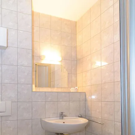 Splndid Mansion In Lehesten With Sauna